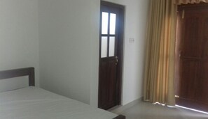 Basic Double Room, 4 Bedrooms | Desk, rollaway beds, free WiFi