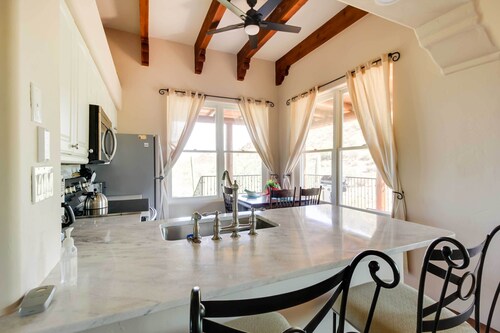Mountain Views & Private Jacuzzi: Tucson Casita