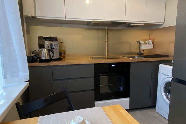 Kühlschrank, Mikrowelle, Kochgeschirr/Geschirr/Besteck