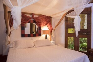 4 bedrooms, iron/ironing board, travel crib, free WiFi