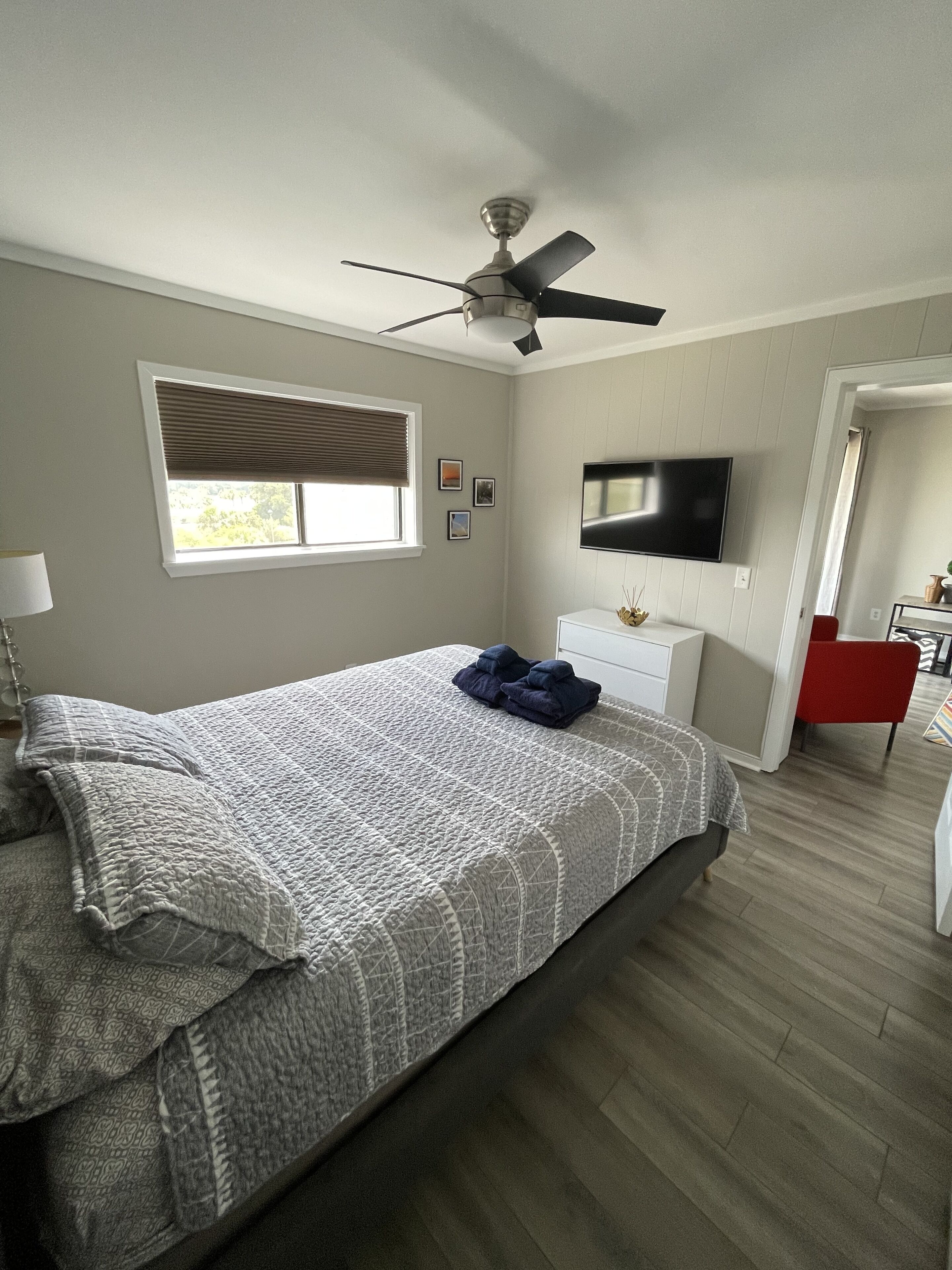 2 chambres, fer et planche à repasser, Wi-Fi, draps fournis