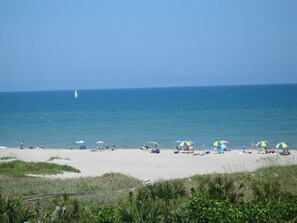 On the beach - Resort on Cocoa Beach, Ocean Front  2-2,Amazing family place. Side Ocean View (Cocoa Beach)