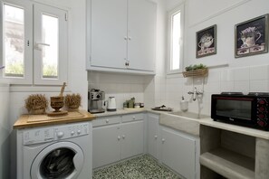 Kjøleskap, mikrobølgeovn, ovn og kokeplater