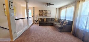 تلفزيون إل إي دي، برامج وأفلام نتفليكس، هولو، ألعاب للصغار