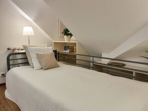 3 bedrooms, desk, iron/ironing board, travel cot