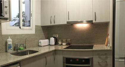 Central 2 bedroom apartment with sunny balcony