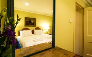 Apartment, 3 Bedrooms | 3 bedrooms, iron/ironing board, free WiFi, bed sheets - Drumsheugh Garden Apartment (Edinburgh)