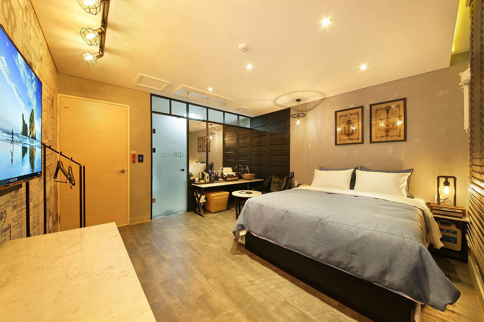 standard double room | 1 bedroom, desk, blackout curtains, soundproofing