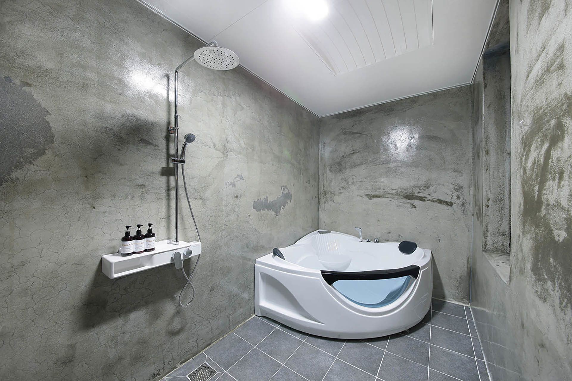 separate bathtub and shower, deep-soaking bathtub, free toiletries