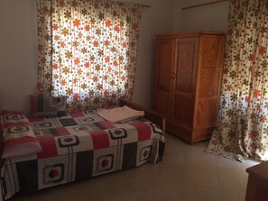 Villa Confort, 4 chambres, fumeurs, vue plage | 4 chambres, literie de qualité supérieure, minibar