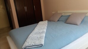 Appartement, 2 chambres | 2 chambres, rideaux occultants, fer et planche à repasser