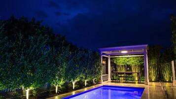Private pool
