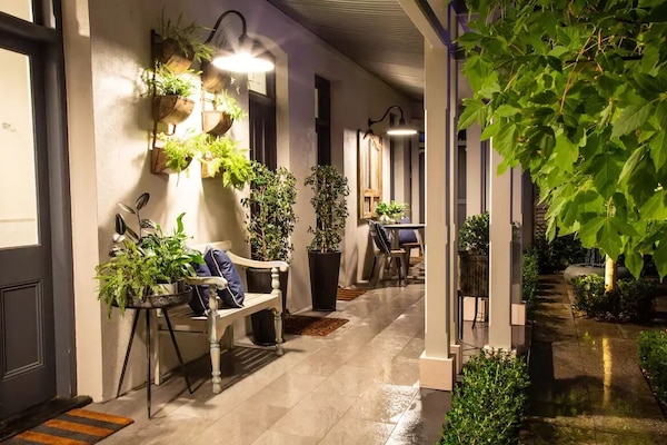 Căn hộ Cao cấp, 1 phòng ngủ, lò sưởi, cạnh hồ bơi | Hiên