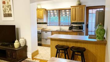 Luxury Apartment, 1 Queen Bed | Private kitchen | Full-sized fridge, microwave, oven, stovetop