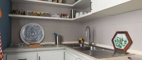 Fridge, oven, stovetop, dishwasher