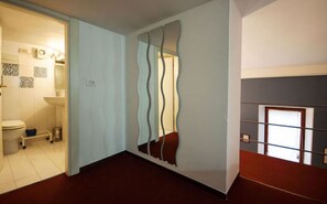 Ducha, secador de pelo, albornoces y bidé