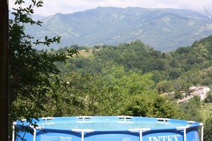 Outdoor spa tub - La Rovaia: nature, art and prosecco nearby Asolo, Veneto (Monfumo)