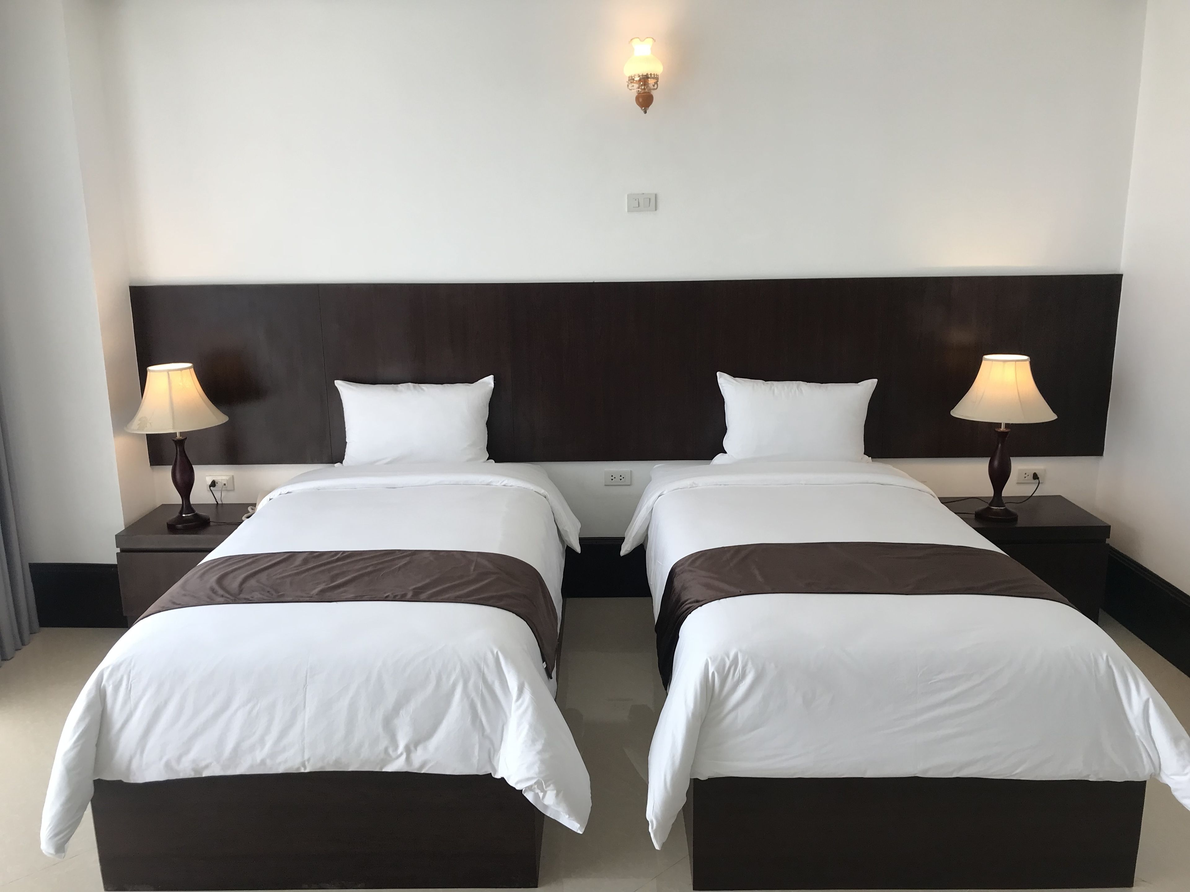 deluxe twin room | minibar, in-room safe, blackout curtains, free wifi