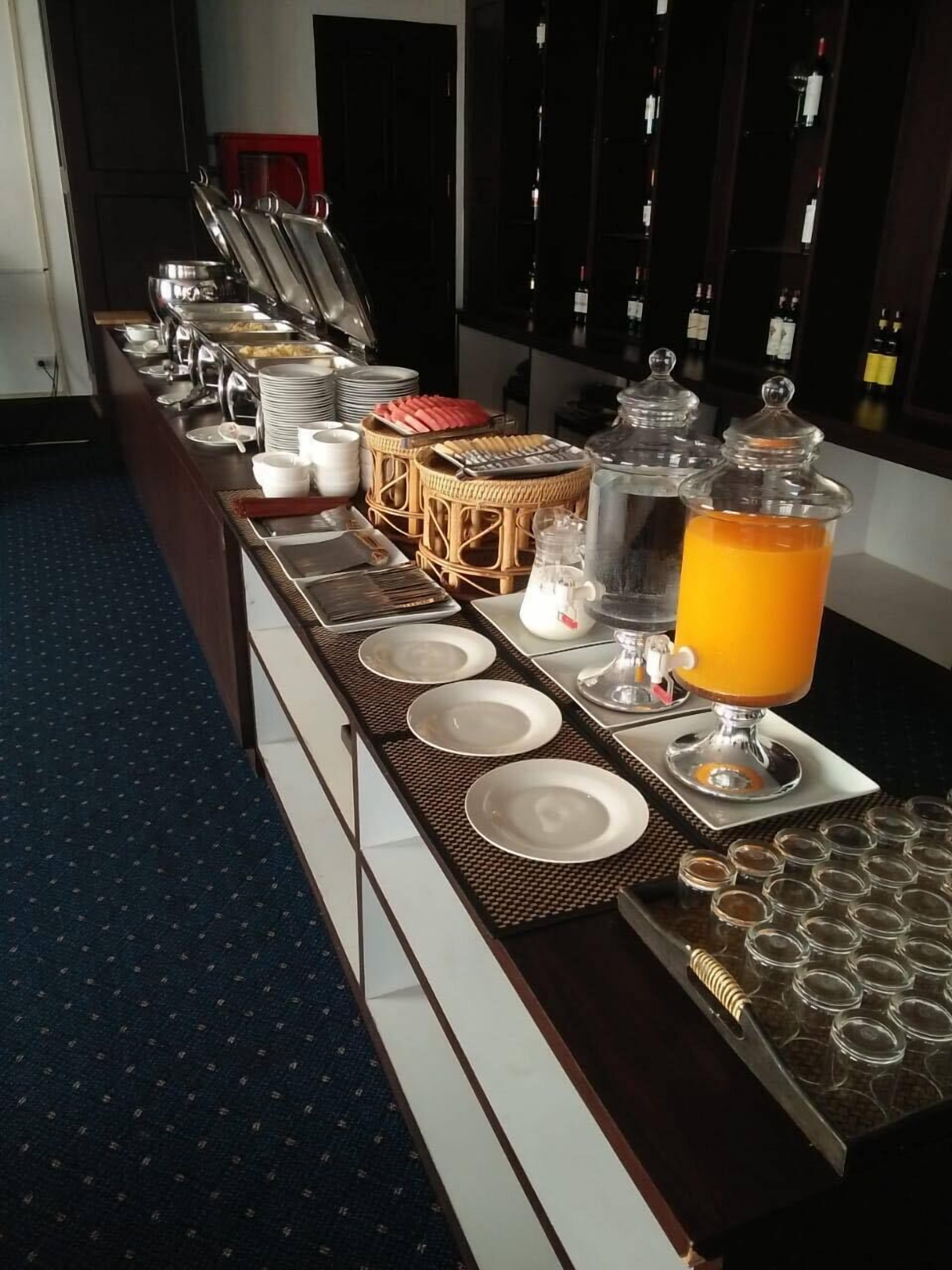 free daily english breakfast