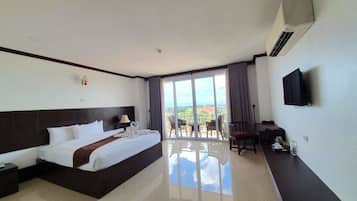Minibar, in-room safe, blackout curtains, free WiFi