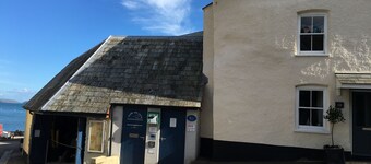 Beautiful Holiday Cottage next to beach in Cawsand, SE Cornwall - dog friendly!