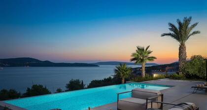 Ultraluxury Villa Elyzeum with Heated Pool