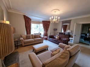 TV, fireplace, DVD player, table tennis - Unique Scottish Victorian Country House In The Trossachs/Loch Lomond- 6 bedrooms (Brig o'Turk, Callander)