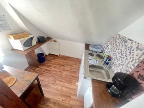 Fridge, microwave, highchair