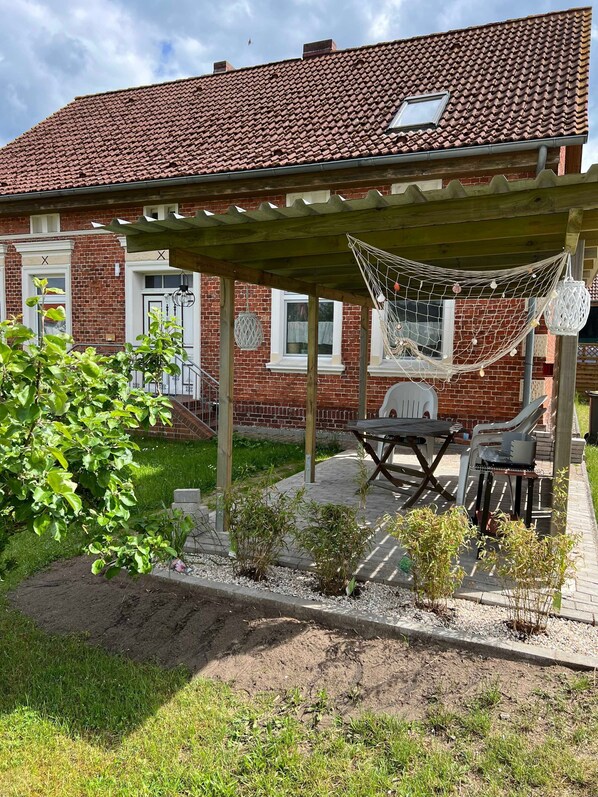 Outdoor dining - Apartment Wiebke (1) - Family holiday in the fishing village (WLAN incl.) (Mönkebude)