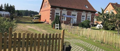 المنطقة المحيطة بالمنشأة