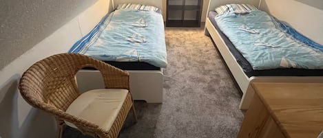 3 間睡房、可攜式嬰兒床、Wi-Fi、床單