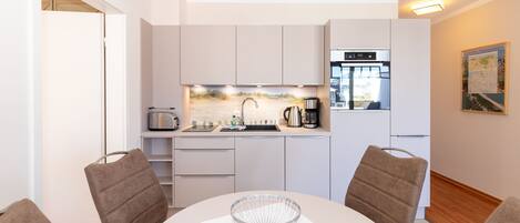 Køleskab, mikrobølgeovn, ovn, opvaskemaskine