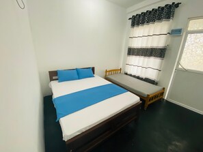 2 habitaciones, caja de seguridad en la habitación y escritorio