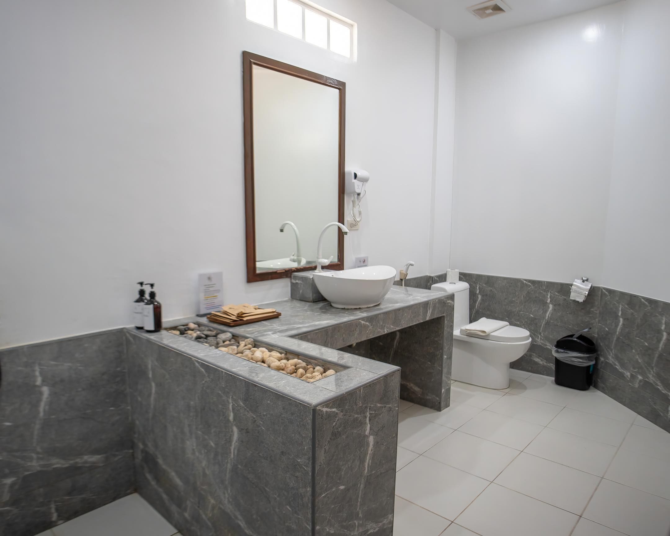 family room, terrace, corner | bathroom | shower, rainfall showerhead, free toiletries, hair dryer