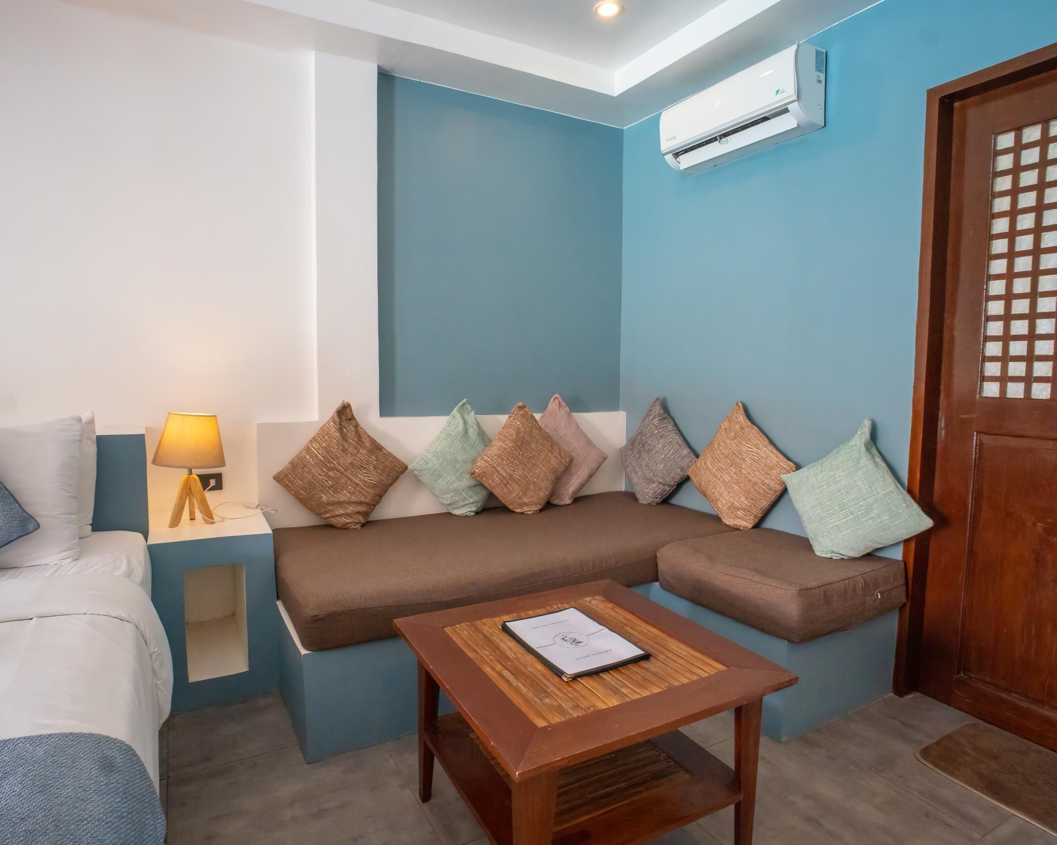 deluxe triple room | 1 bedroom, minibar, in-room safe, laptop workspace