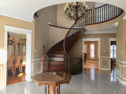 Luxury cozy 9 bedrooms vacation home