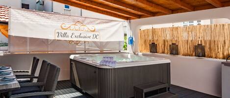 Bain à remous extérieur