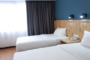 Deluxe-værelse med 2 enkeltsenge - 2 enkeltsenge - køleskab | Premium-sengetøj, minibar, pengeskab på værelset, individuelt design