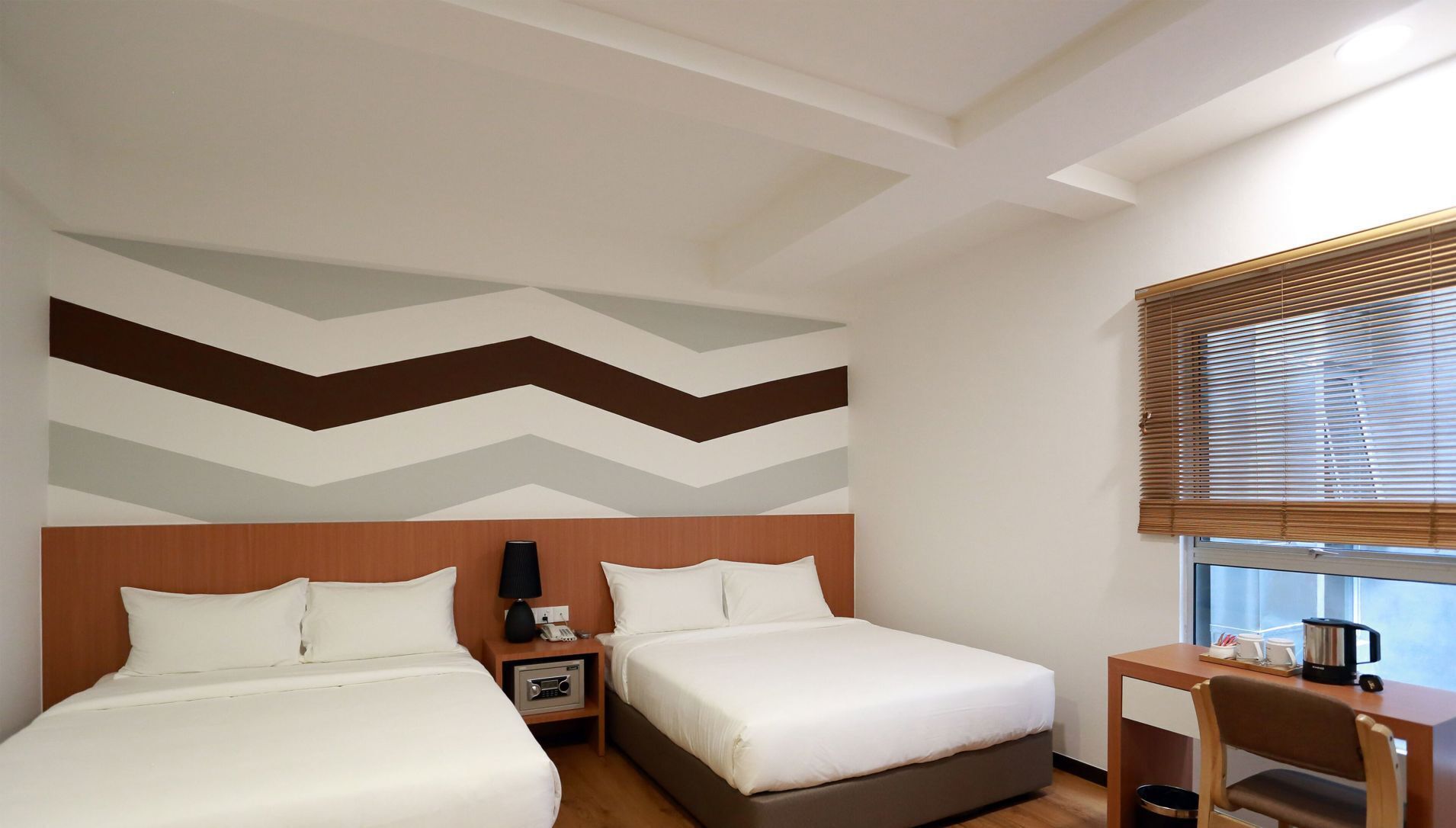 Ropa de cama de alta calidad y minibar 