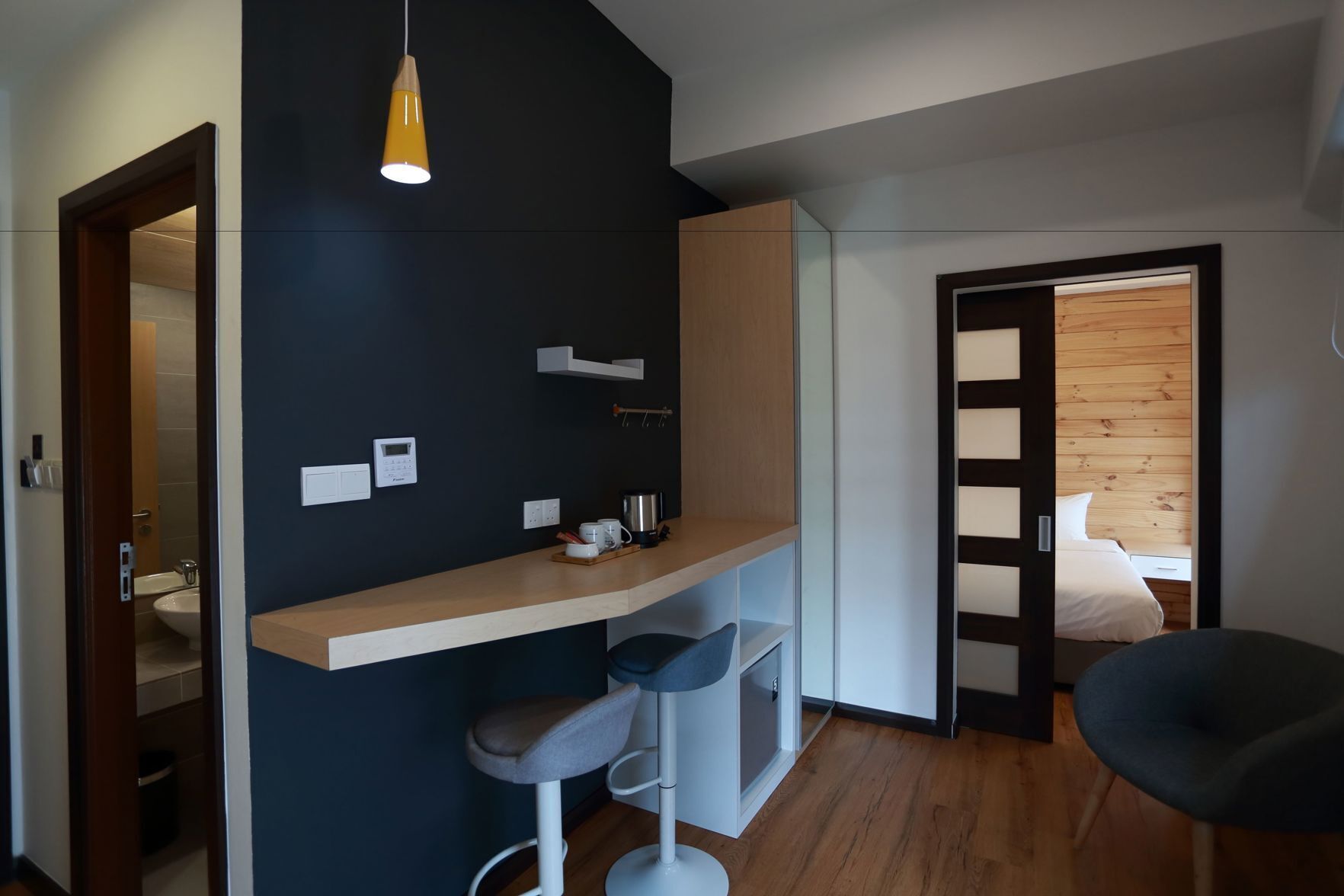 Ropa de cama de alta calidad y minibar 