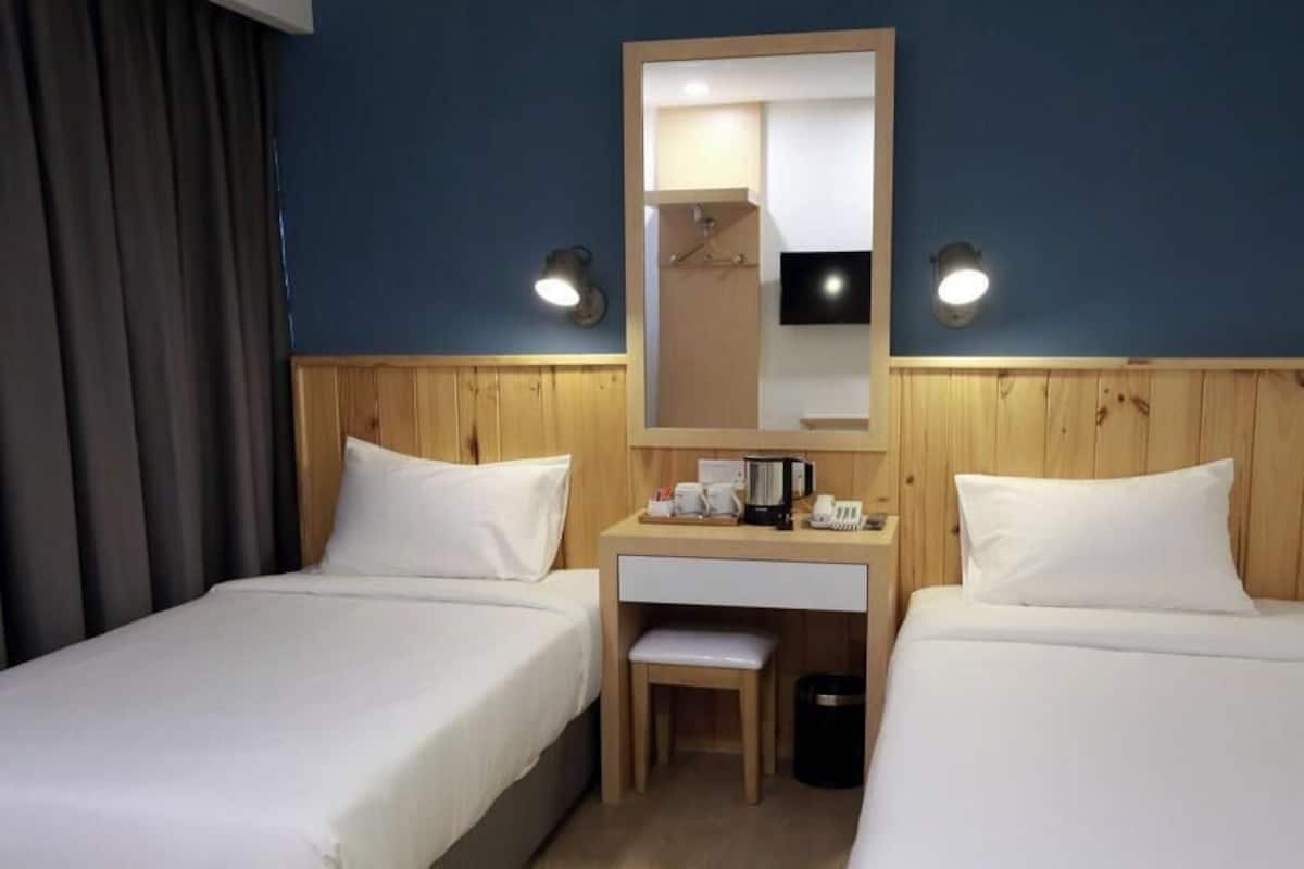 Roupas de cama premium, frigobar, cofres nos quartos
