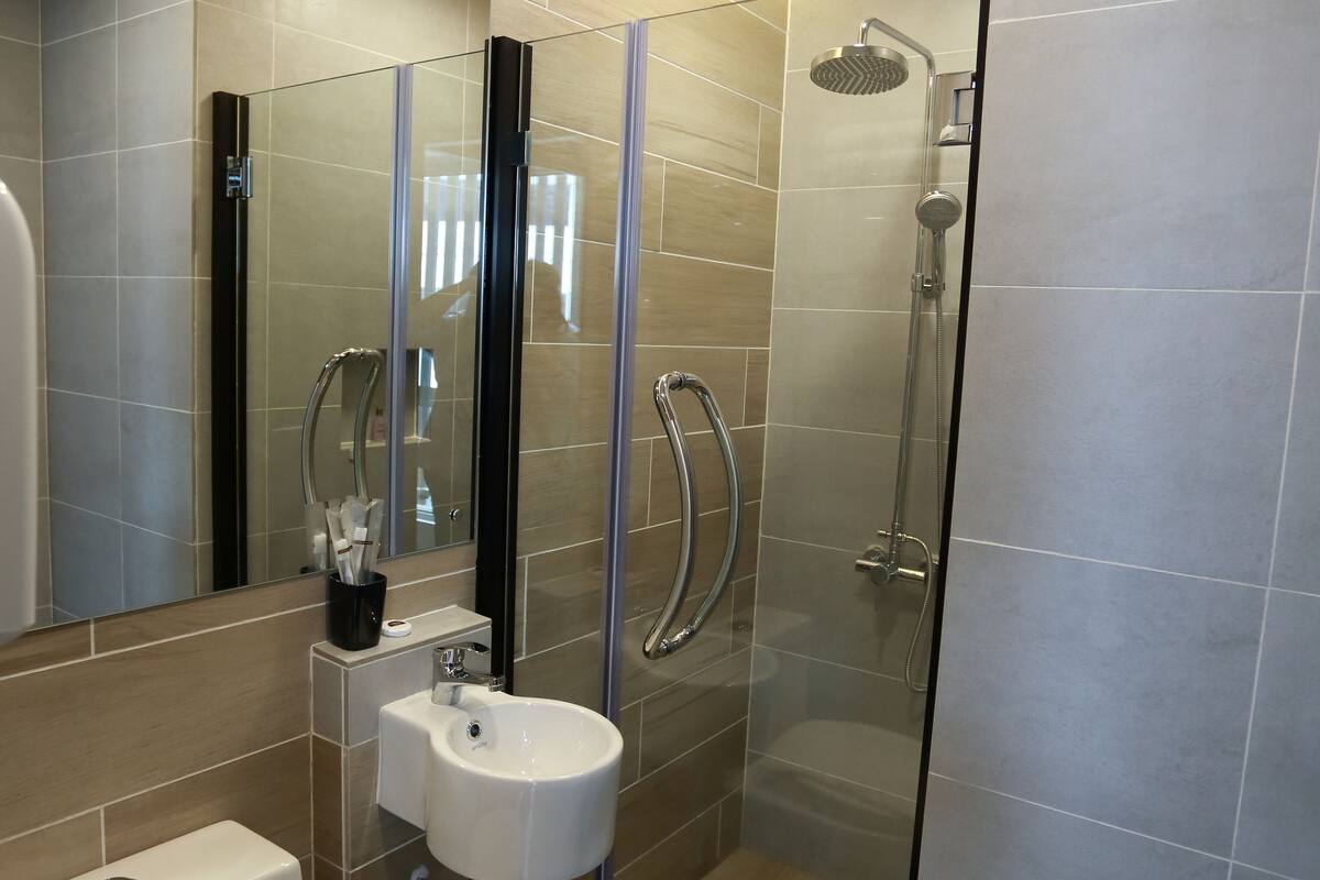 superior triple room, accessible, refrigerator | bathroom | shower, free toiletries, hair dryer, bidet