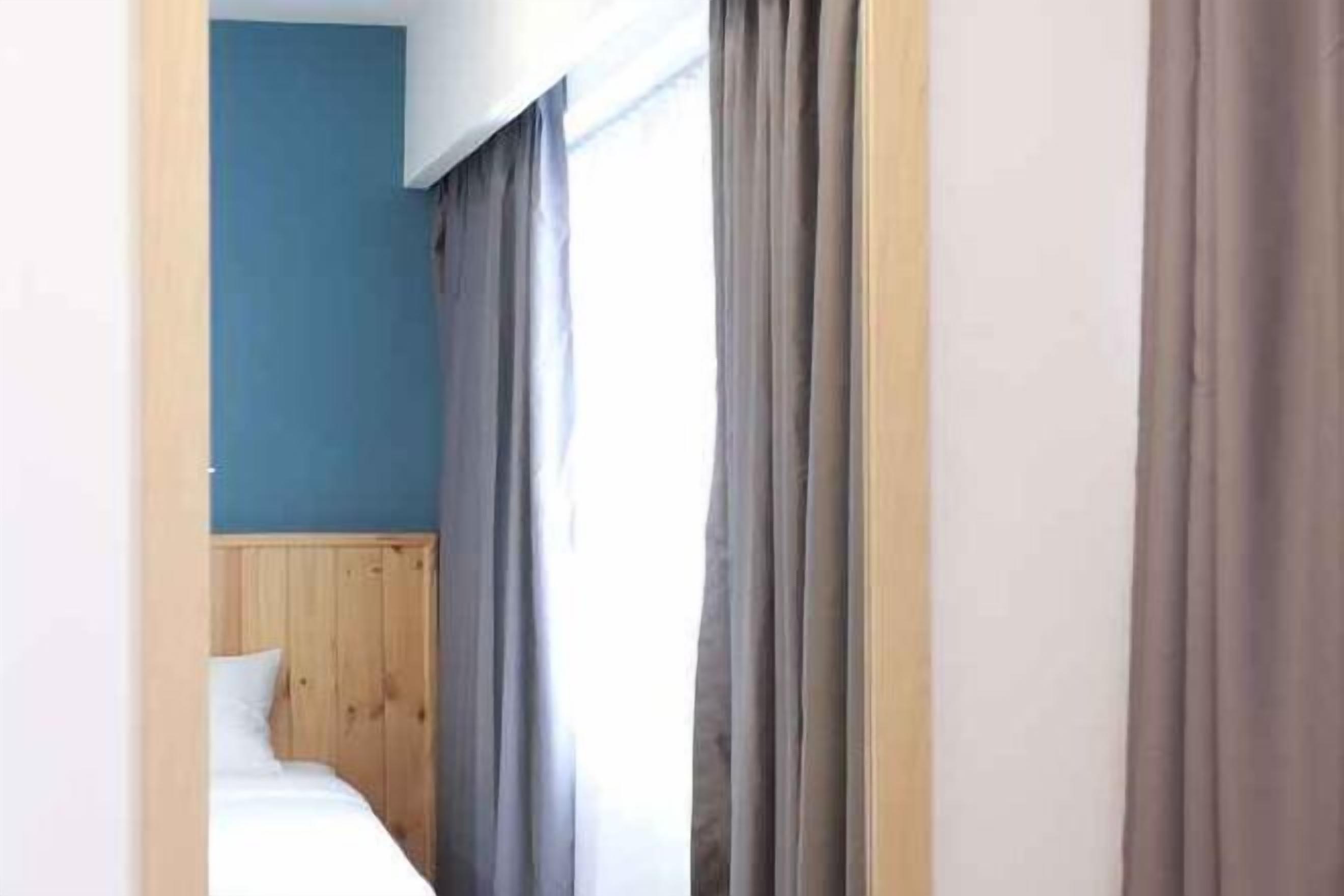 Hochwertige Bettwaren, Minibar, Zimmersafe, individuell dekoriert