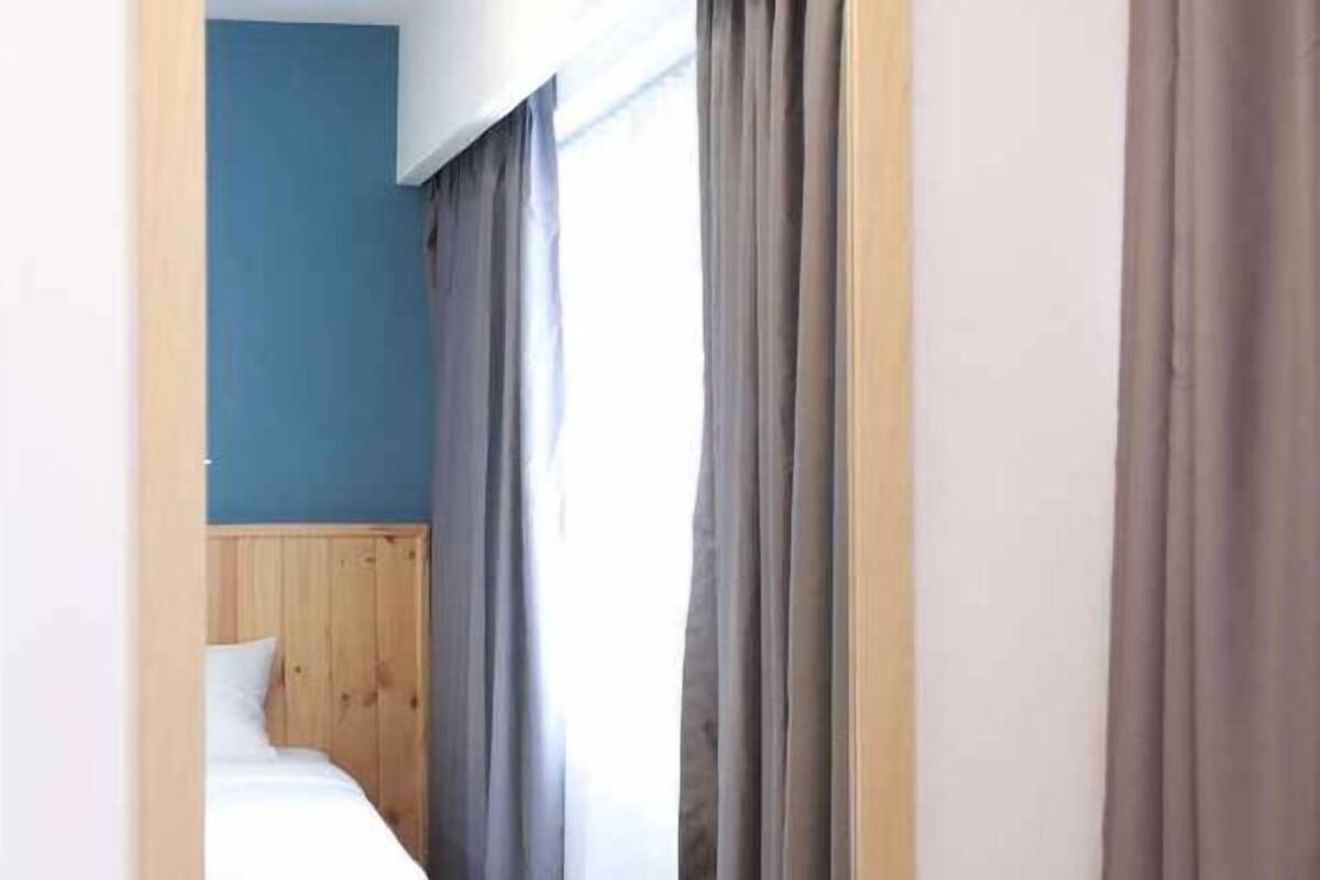 Luxe beddengoed, een minibar, een kluis op de kamer