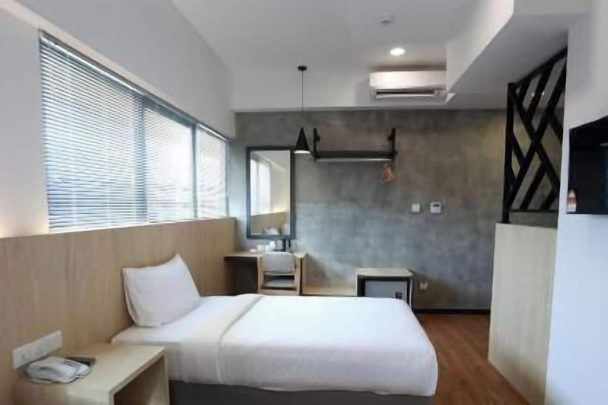 Roupas de cama premium, frigobar, cofres nos quartos