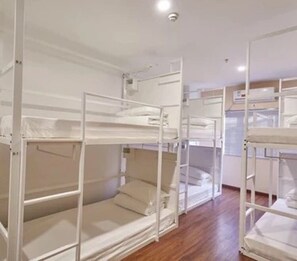 Bed in 6 beds Shared Dormitory, Women Only
