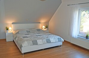 2 Schlafzimmer, Reisekinderbett, WLAN, Bettwäsche