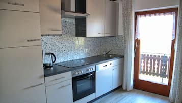 Réfrigérateur, four, cafetiÚre/bouilloire, bouilloire électrique