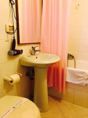 Basic Double or Twin Room, 1 Bedroom, City View | Bathroom | Free toiletries, hair dryer, bidet, towels