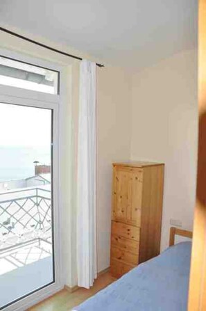 2 bedrooms, iron/ironing board, travel cot, WiFi